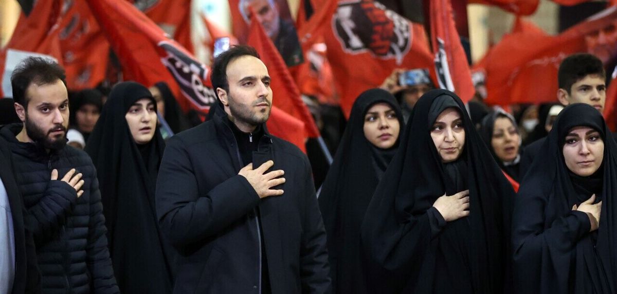 سفر به تاریخ؛ «زینب و نرجس، دختران سردار سلیمانی» در آغوش پدر؛ دهۀ ۱۳۹۰ + عکس
