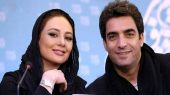 سلفی منوچهر هادی، یکتا ناصر و فرزاد فرزین با نوازنده‌های سنتی در پشت صحنه برنامه منو بشناس 