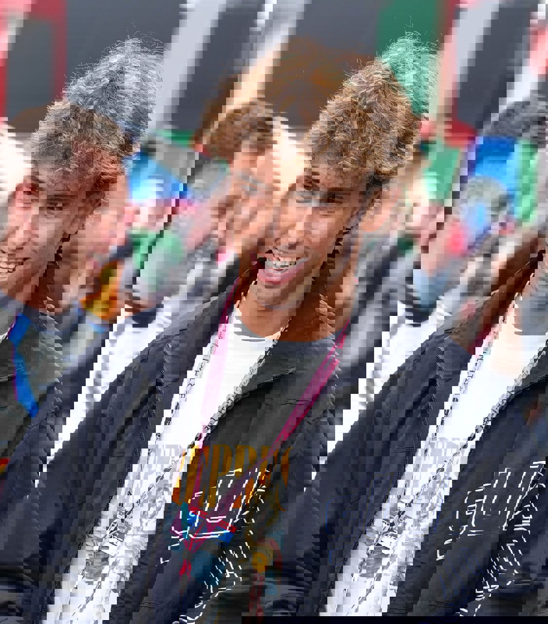 2212037