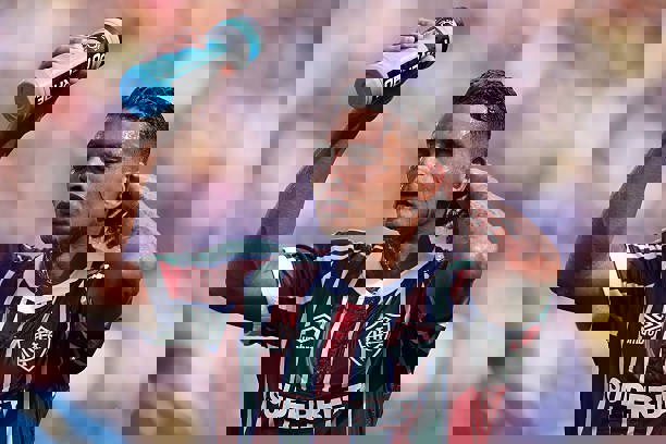 2205929
