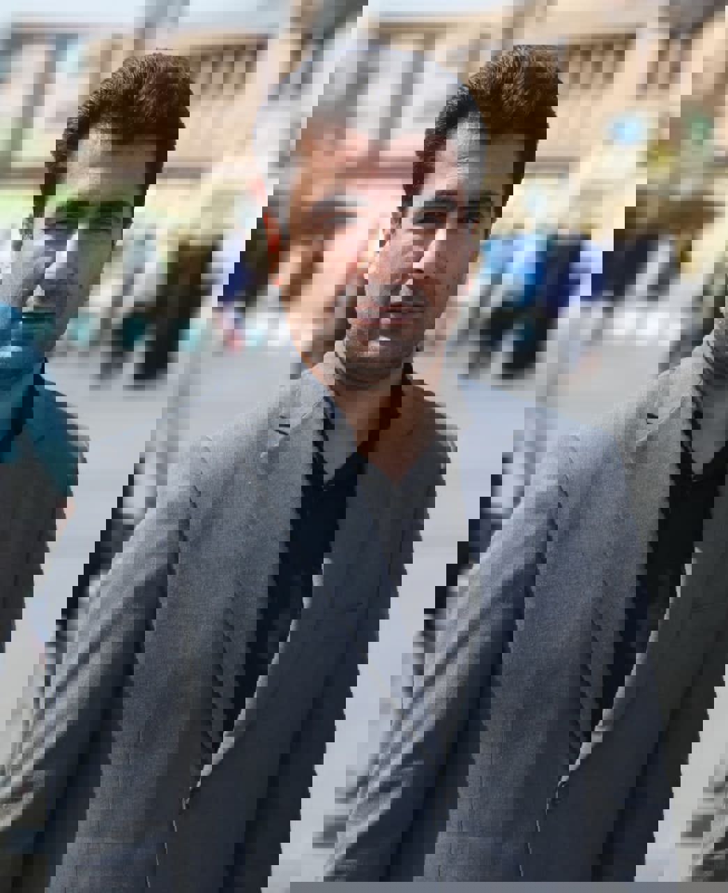 2211949