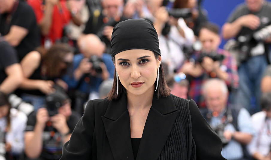 بیوگرافی، حواشی شخصی و عکس های خصوصی پریناز ایزدیار + حواشی جشنواره کن ۲۰۲۵