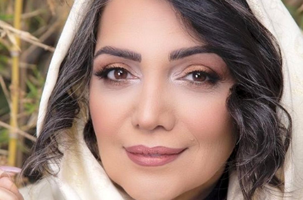 نگاهی به دکوراسیون شیک منزل الهام پاوه نژاد با مبلمان چستر قرمز و زیبا