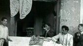 سفر به عصر قاجار؛ عکس جالب از نانوایی سنگکی در شیراز 