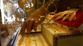قیمت طلا امروز سه شنبه ۸ مهر ۱۴۰۴؛ طلا دوباره گارد صعودی گرفت 