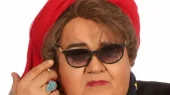 گریم زنانه اکبر عبدی کار دستش داد؛ عاشق شدن نگهبان محل زندگی اکبر عبدی به او با تصور اینکه این چهره عمه عبدی است! +ویدیو 