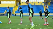 محبی مقابل صدرنشین بازی می‌کند