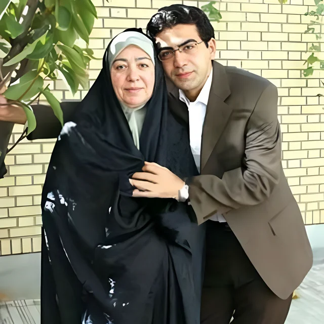 عکس فرزاد حسنی و مادرش با علت فوت