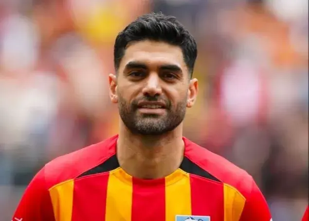 رسمی: علی کریمی قراردادش را یک‌طرفه فسخ کرد!