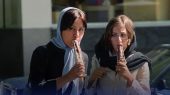 قاب تاریخ| بستنی خوردن تهرانی‌ها، عکس یادگاری زنان قجری و نگاه عاشقانه اردشیر به الیزابت