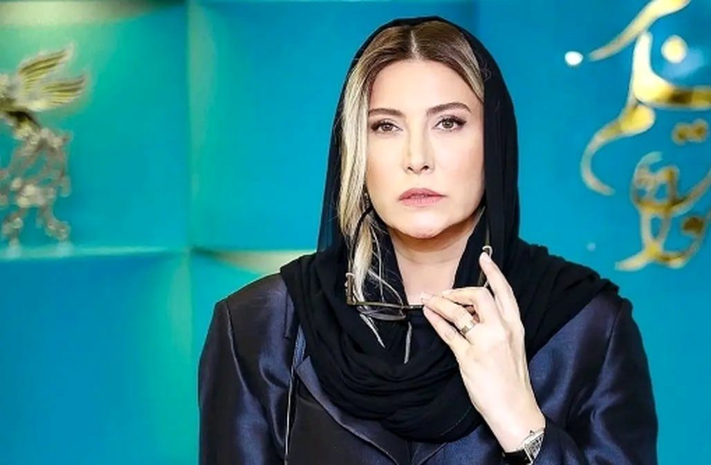 میز رنگارنگ و ایتالیایی فریبا نادری همراه با مادر و برادر جنتلمنش در یک رستوران باکلاس/ پیتزا و موهیتو با دیزاین شیک+عکس