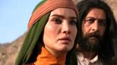 عکس / کامران تفتی هم غافلگیر شد! / شباهت بی‌نظیر و جذابیت خیره‌کننده خواهر متین ستوده در اولین حضورش / درخشش خانواده در تصویری دوست‌داشتنی و اصیل 