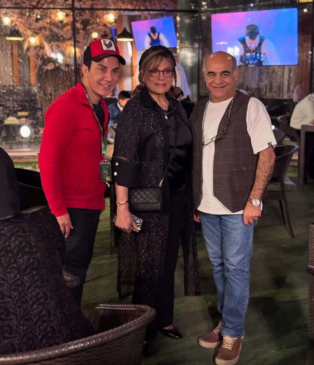 گوهر خیراندیش کنار عمو پورنگ 1