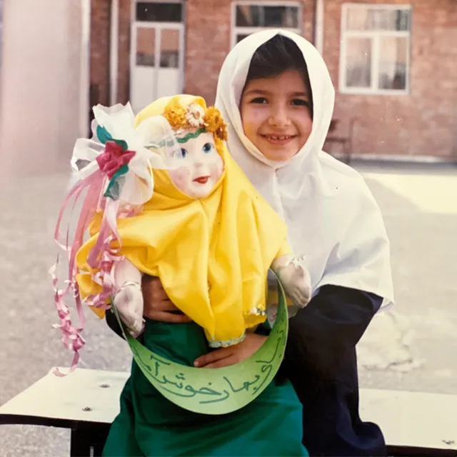 عکس کودکی ملیکا زارعی (خاله شادونه)