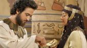 مصطفی زمانی بازیگر سریال یوسف پیامبر: اشتباه کردم که از زلیخا فرار کردم/ اگر الان باشه در نمیرم می ایستم و به صورت زلیخا نگاه می کنم+فیلم 