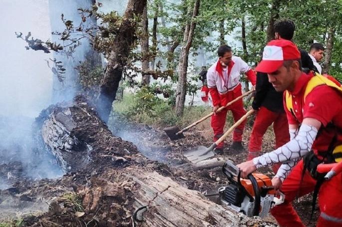 آتش دوباره در جنگل‌های کارمزد سوادکوه شعله‌ور شد؛ مهار به موقع آتش‌سوزی نفس‌ها را در سینه حبس کرد
