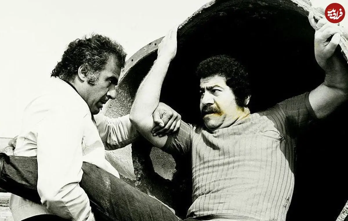 عکس| سفر زمان؛ «حسین گیل» بازیگر سینمای قبل از انقلاب در جبهه در بین رزمنده‌ها