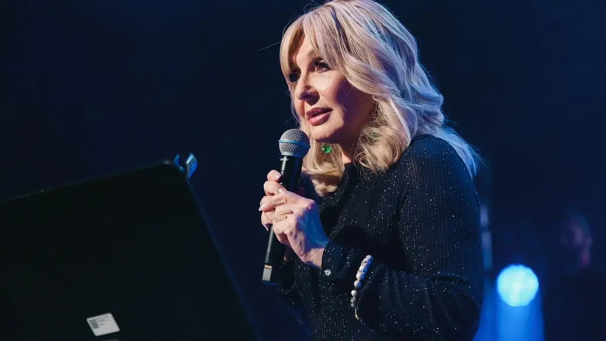 قاب تاریخ| چهره گوگوش در 5 سالگی؛ سال 1334