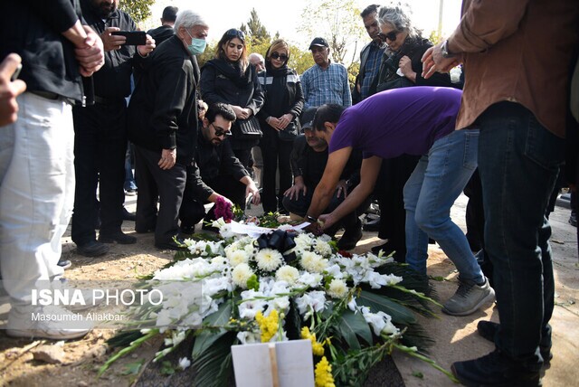 همایون ارشادیدر بهشت سکینه به خاک سپرده شد