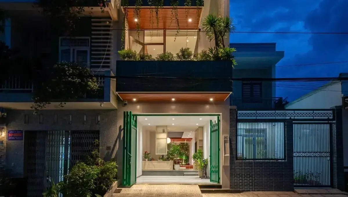 خانه ۴ طبقه شگفت‌انگیز در ۹۰ متر؛ راز طراحی نوستالژیک و مدرن یک زوج ویتنامی