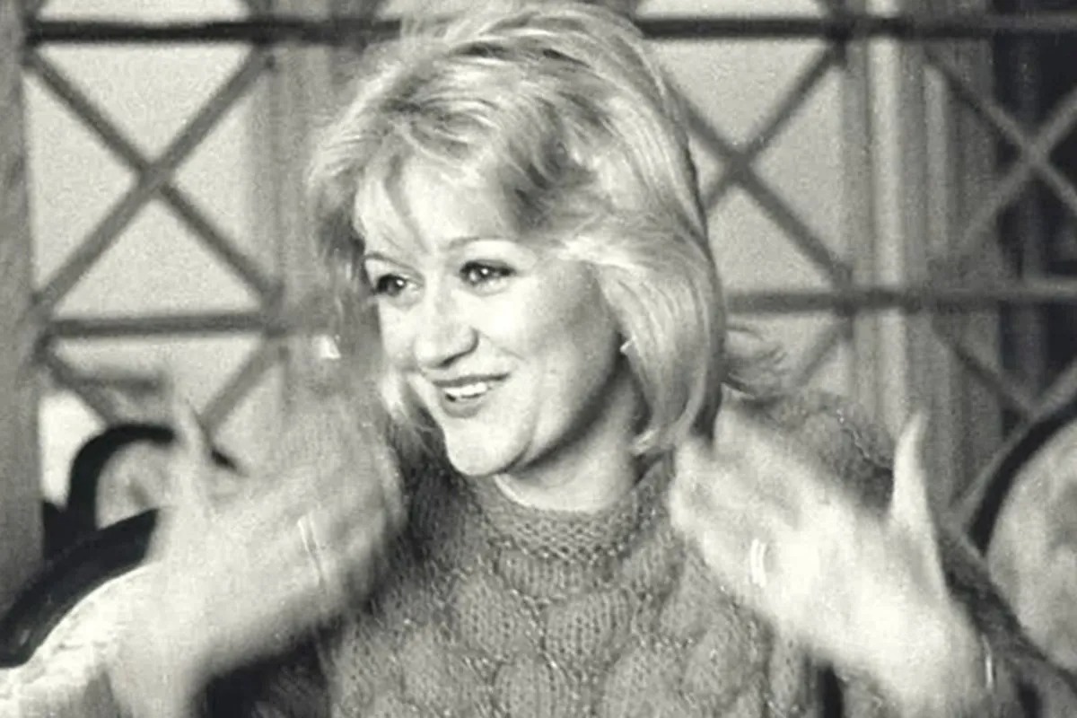 نجات معجزه‌آسا؛ چگونه یک زن بدون چتر نجات از ارتفاع ۱۰ هزار متری سقوط کرد و زنده ماند؟