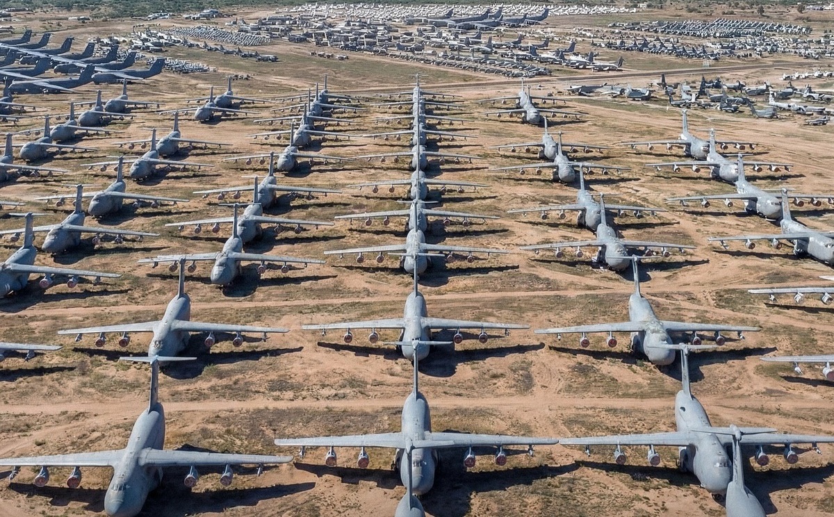 راز گورستان ۴۰۰۰ هواپیمای نظامی در صحرای آمریکا که بودجه چند کشور را تامین می‌کند!