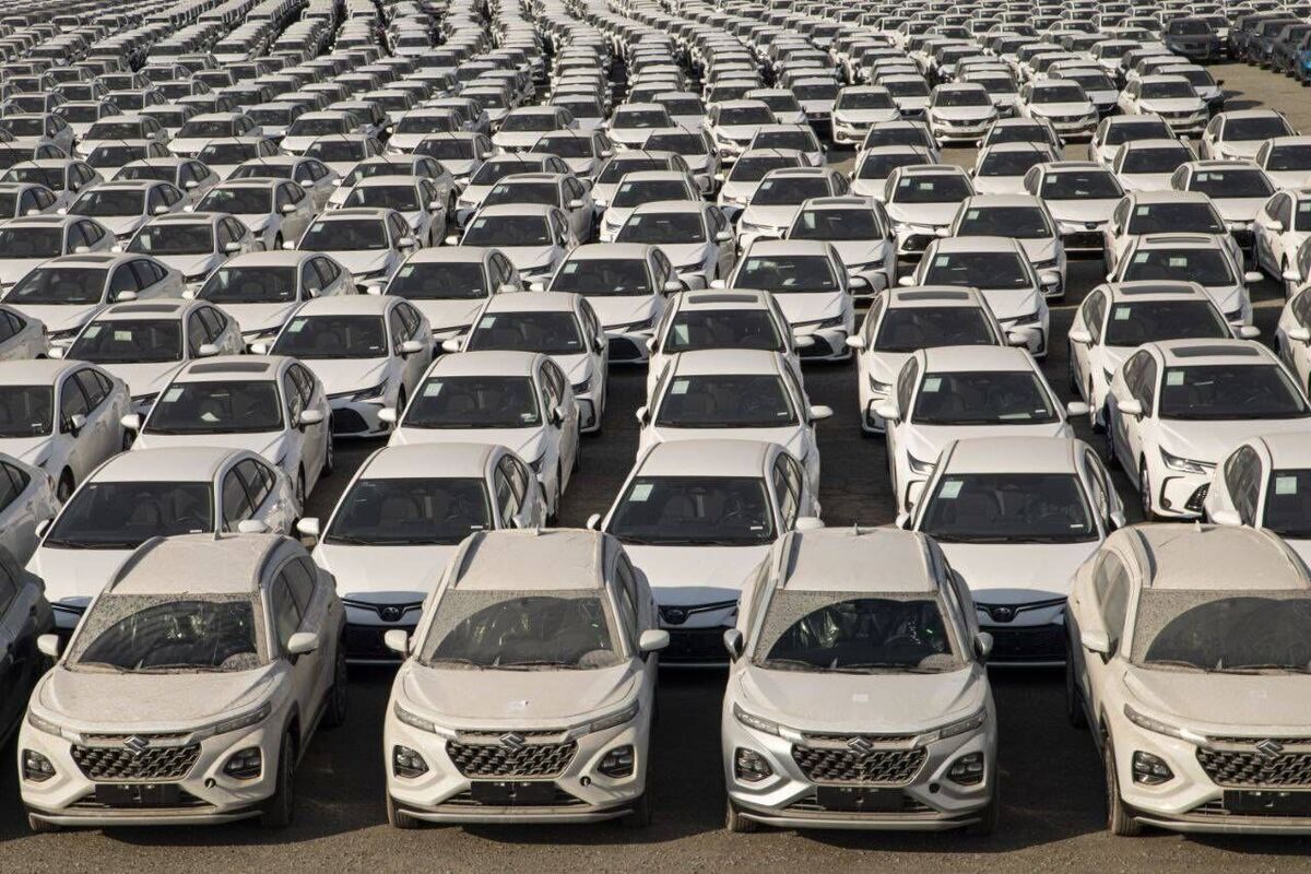 چرا خودروهای وارداتی ۹ ماه پس از وعده تحویل هنوز به دست خریداران نمی‌رسد؟