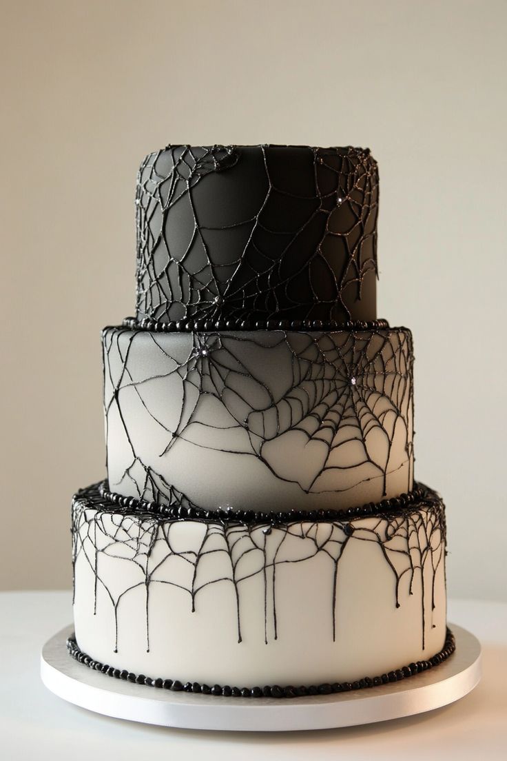 کیک تولد سیاه و سفید