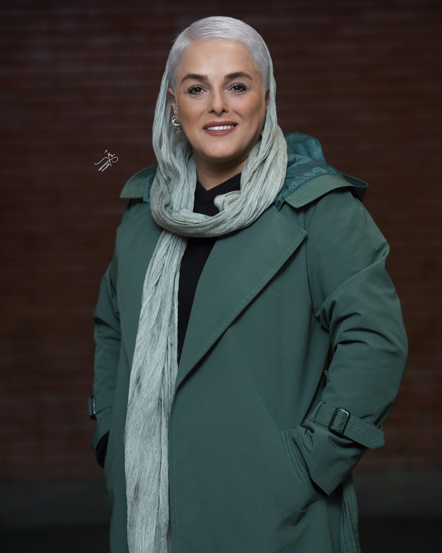 الهام شعبانی در پشت صحنه نمایش «باران اسیدی» 