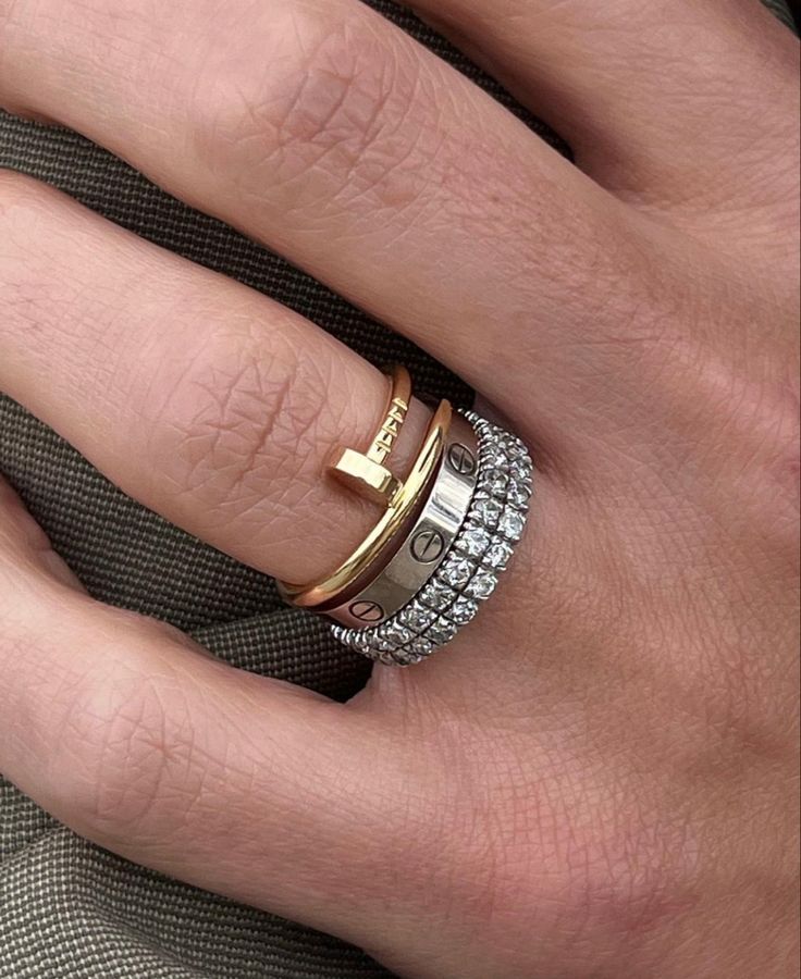 انگشتر کارتیه میخ