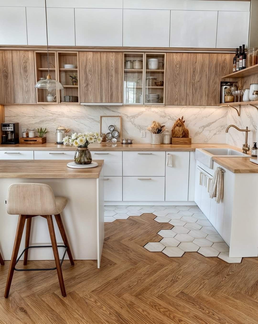 کابینت سفید و چوب