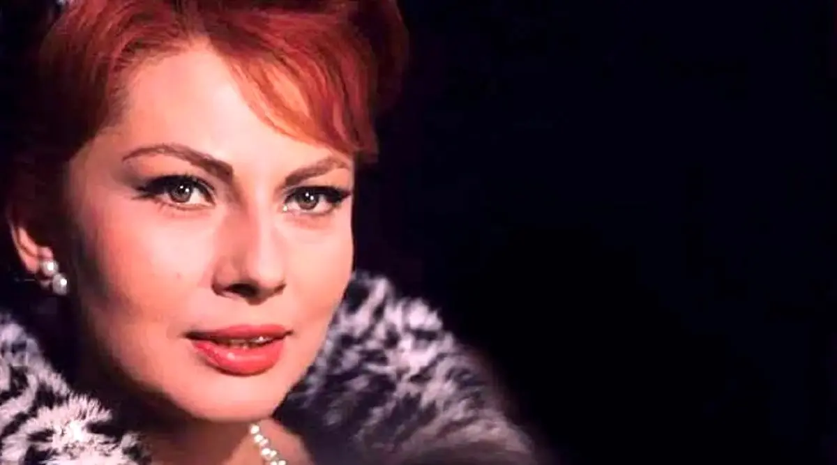 قاب تاریخ | لباسی ۳۰ کیلوگرمی برای ازدواج در یک روز برفی؛ نگاهی به لباس عروس ثریا اسفندیاری