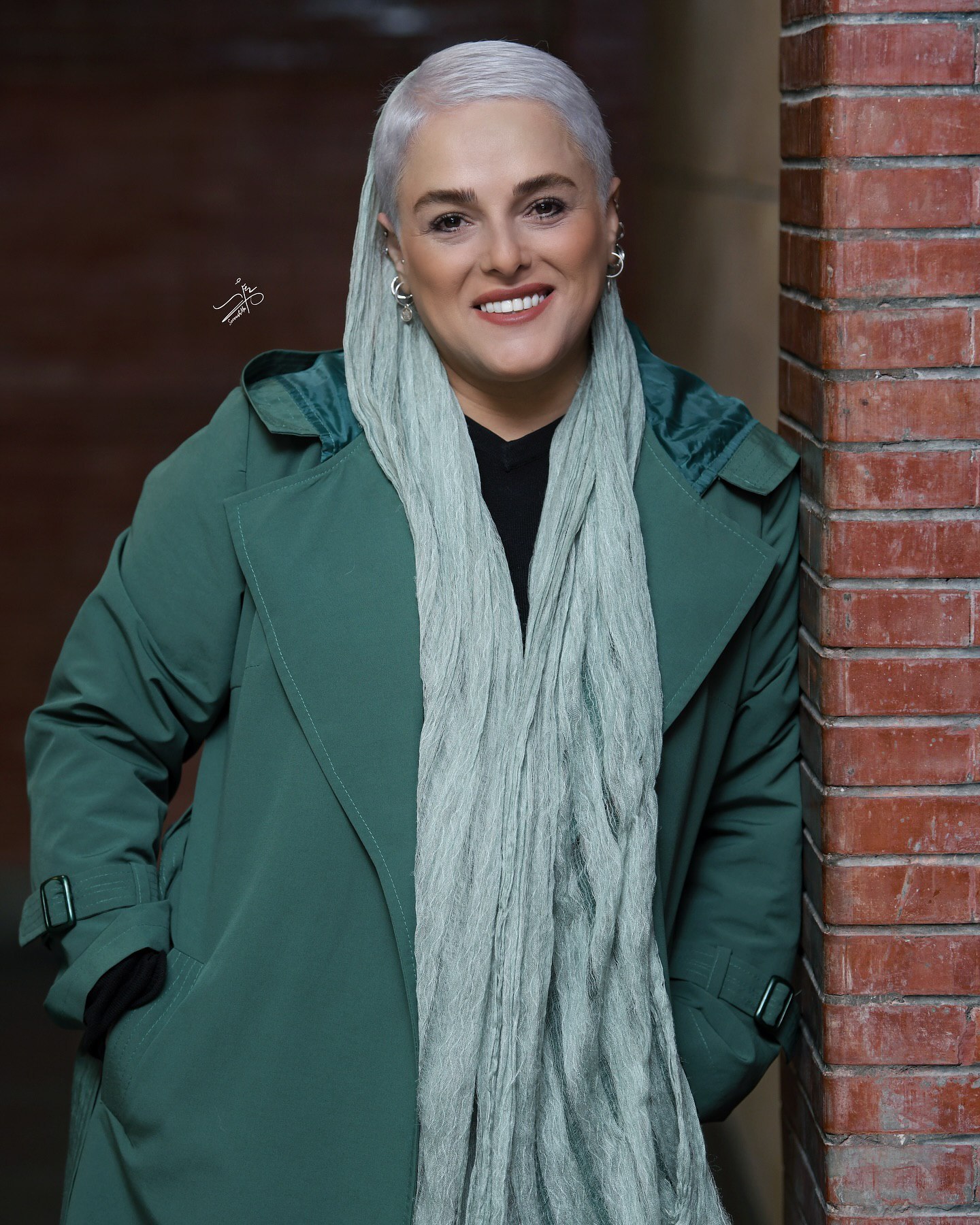 الهام شعبانی در پشت صحنه نمایش «باران اسیدی» 