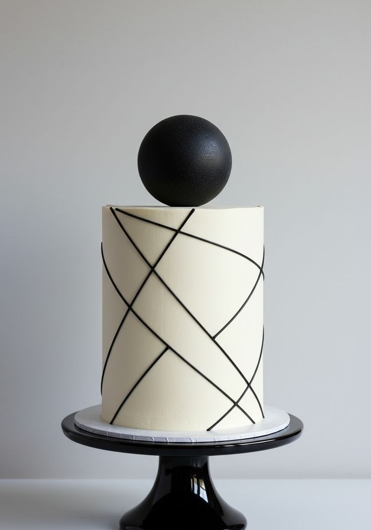 کیک تولد سفید مشکی مردانه