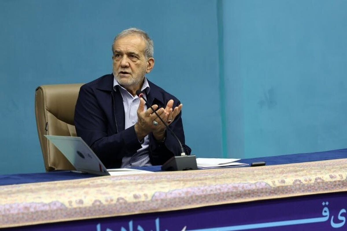 پزشکیان با طنزی تلخ پرده از راز بی‌برقی‌ها برداشت؛ بانک خصوصی پشت توقف انرژی پاک!