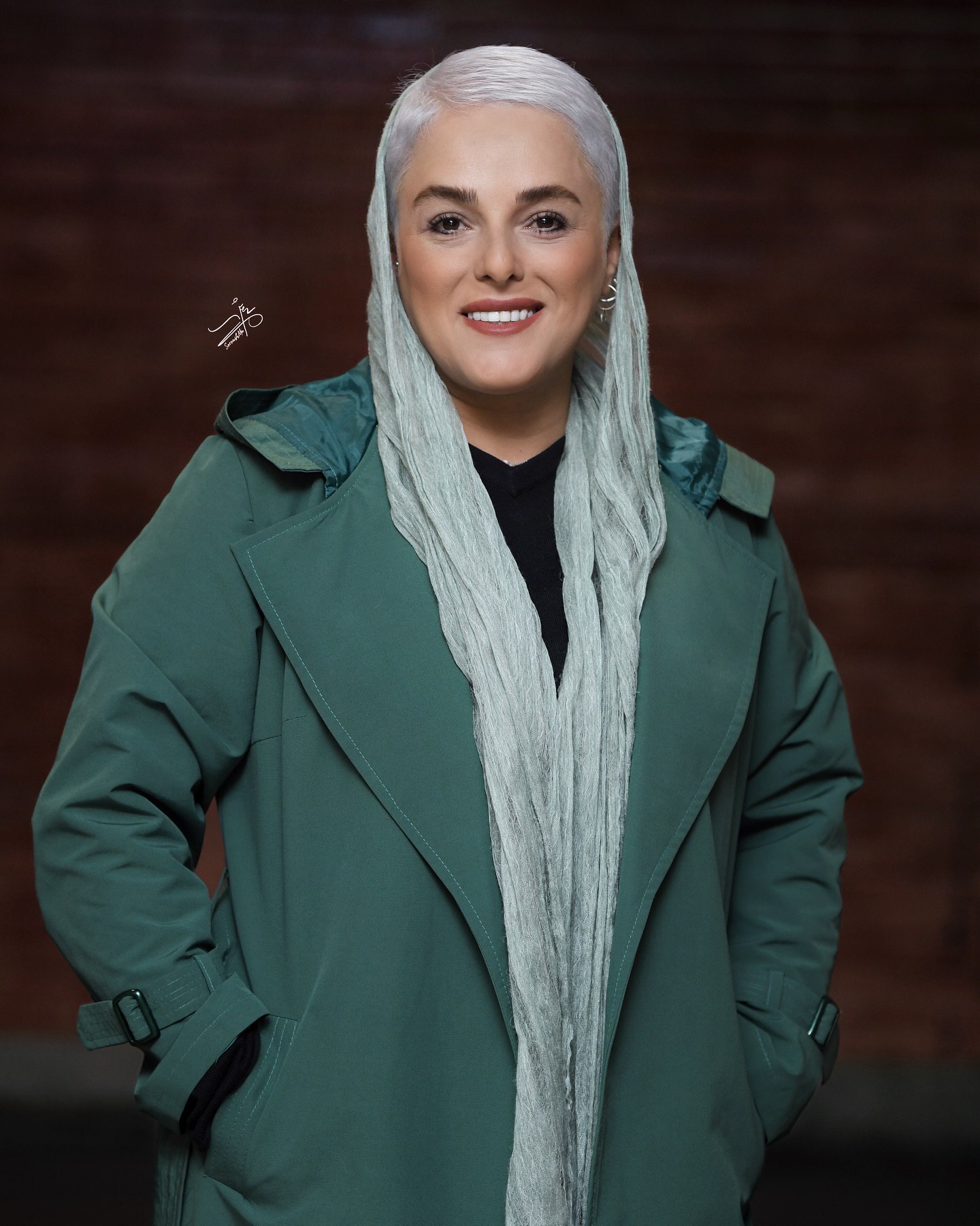 الهام شعبانی در پشت صحنه نمایش «باران اسیدی» 