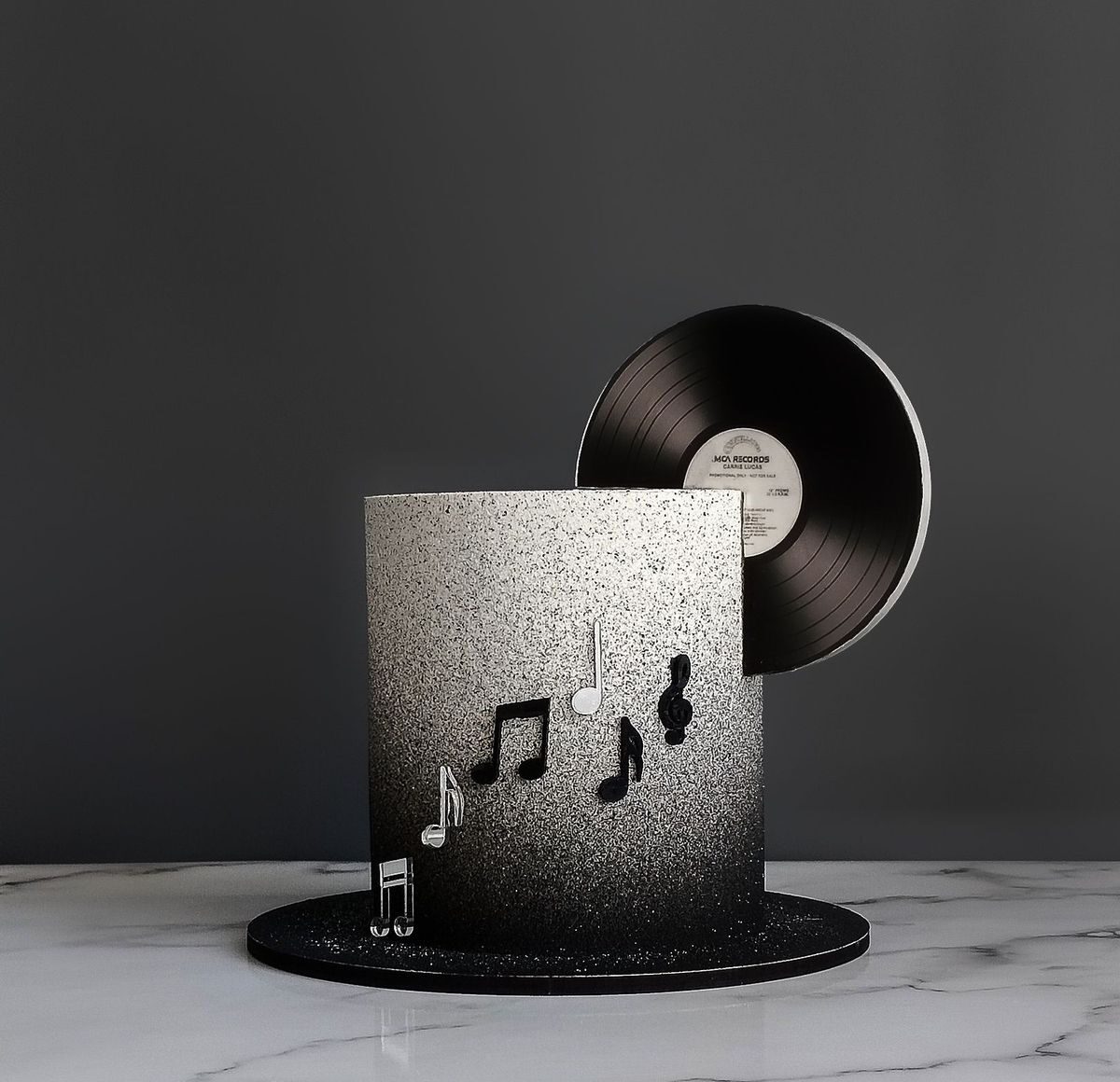 کیک تولد سیاه و سفید