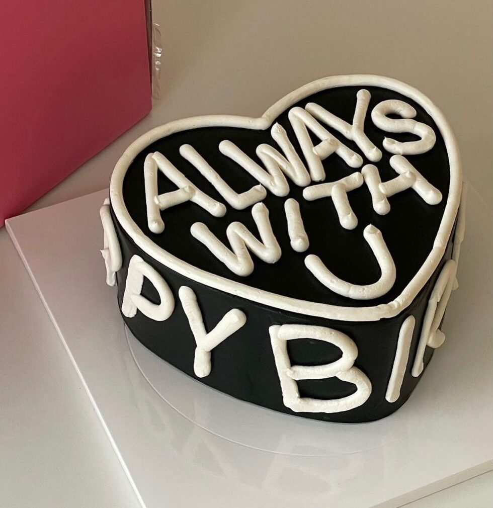 کیک تولد سیاه و سفید