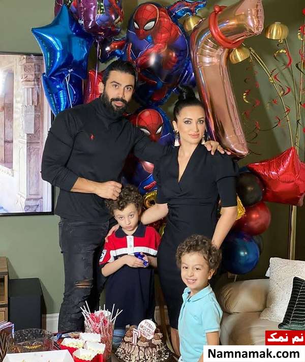 روناک یونسی و همسر و فرزندانش