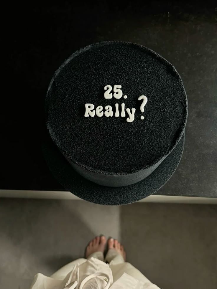 کیک تولد سیاه و سفید