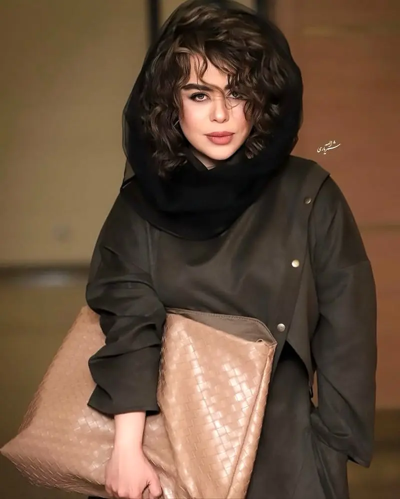 کیف میلیاردی الهام اخوان در جشنواره 25-3