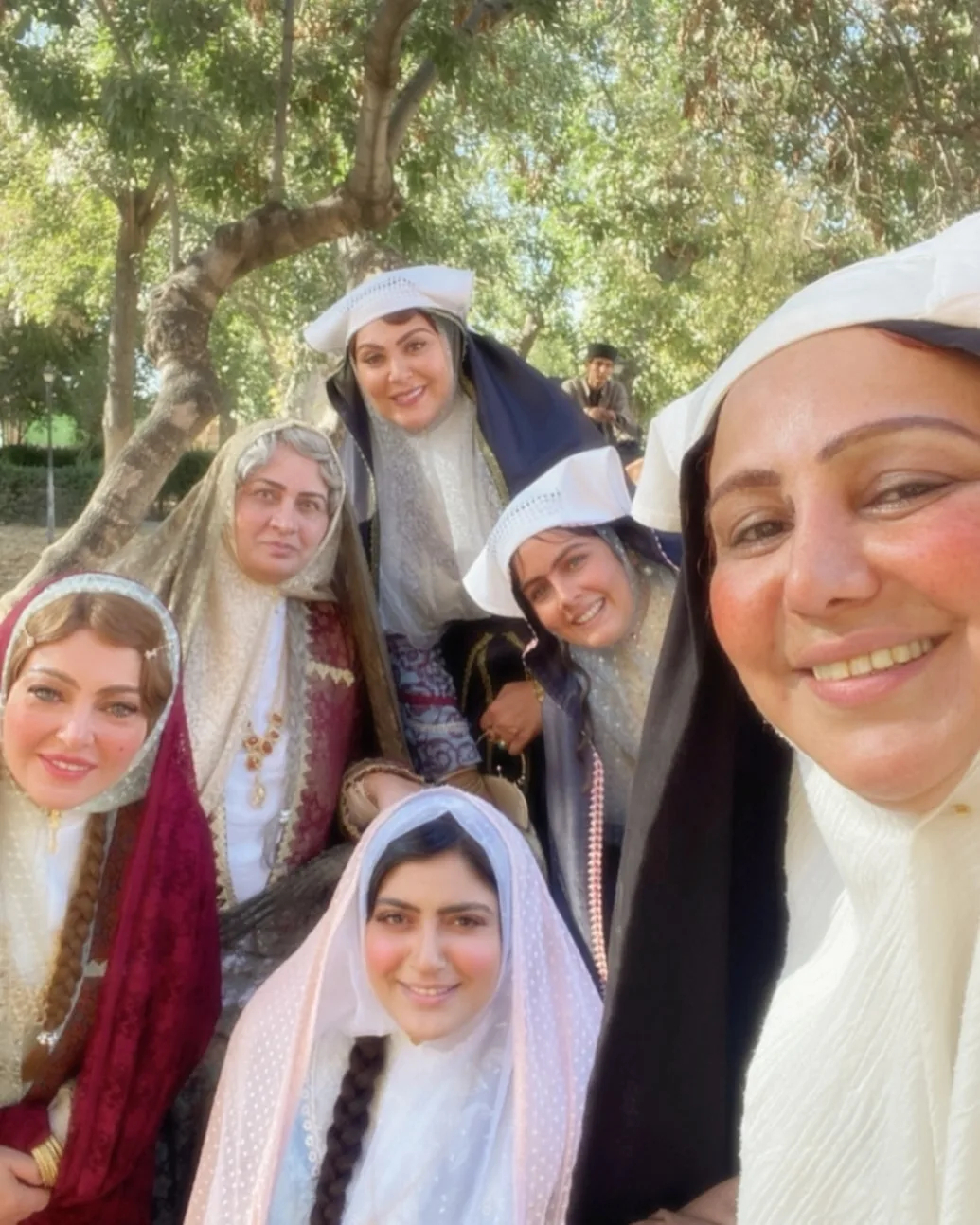 بهنوش بختیاری در کنار بازیگران بامداد خمار