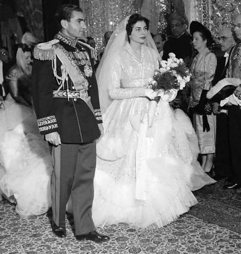 لباس عروس ثریا اسفندیاری