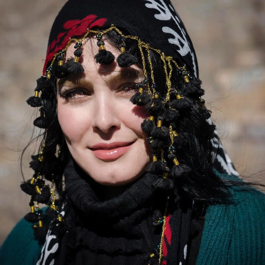 دنیا فتحی (8)