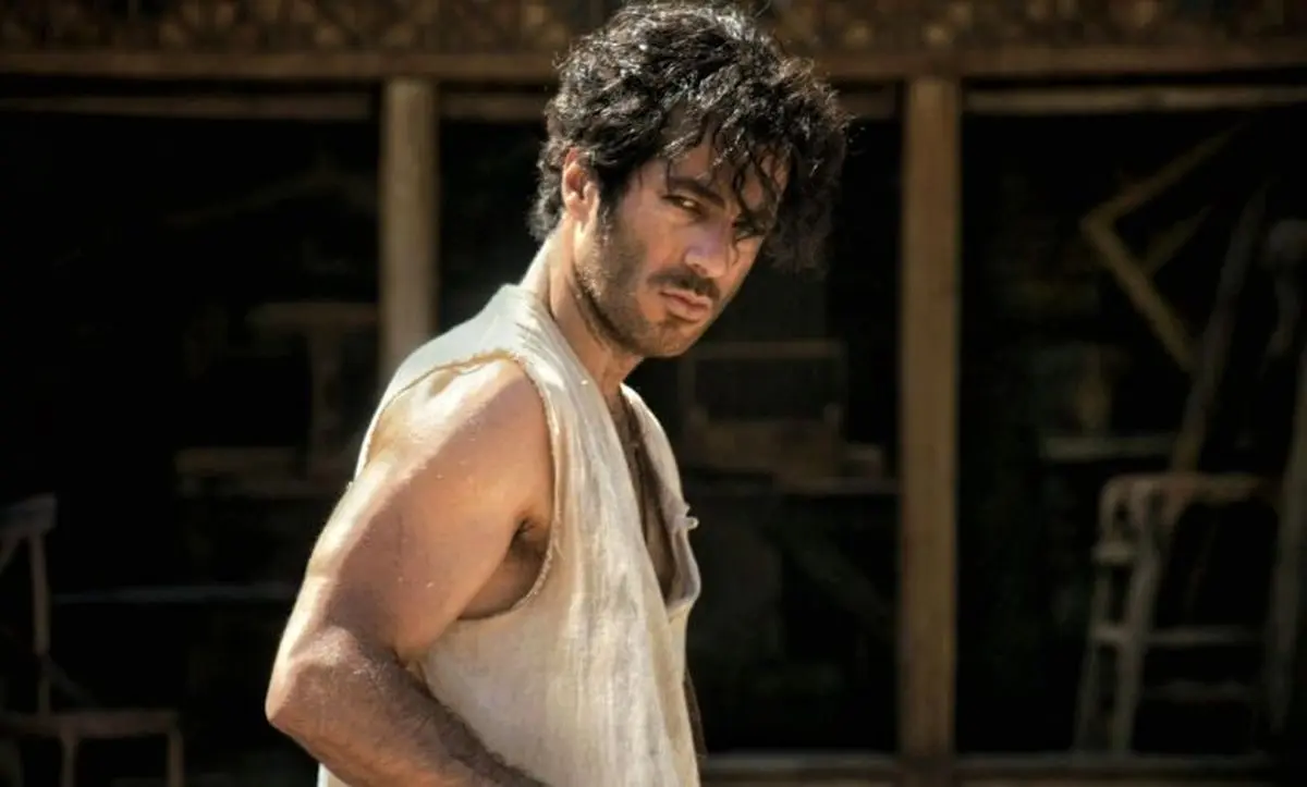 سلفی نوید پورفرج «رحیم نجار» سریال بامداد خمار با طرفداری خردسالش در جشنواره جهانی فیلم فجر شیراز