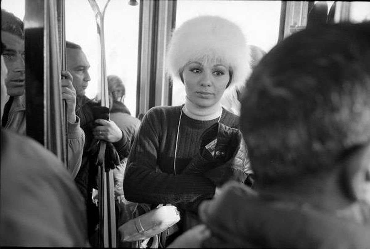 قاب تاریخ | فرح دیبادر حال بازی با الاغ سلطنتی