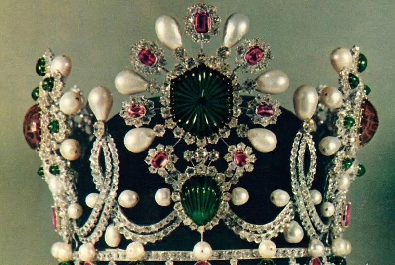 تاج فرح دیبا