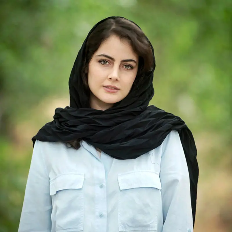 بیوگرافی فرزانه فرنام