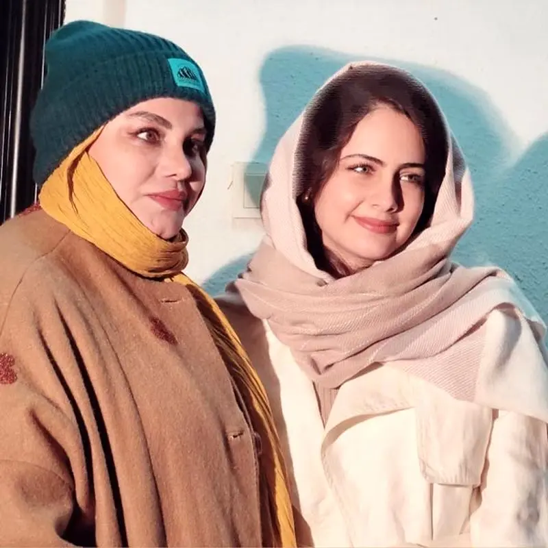 بیوگرافی فرزانه فرنام