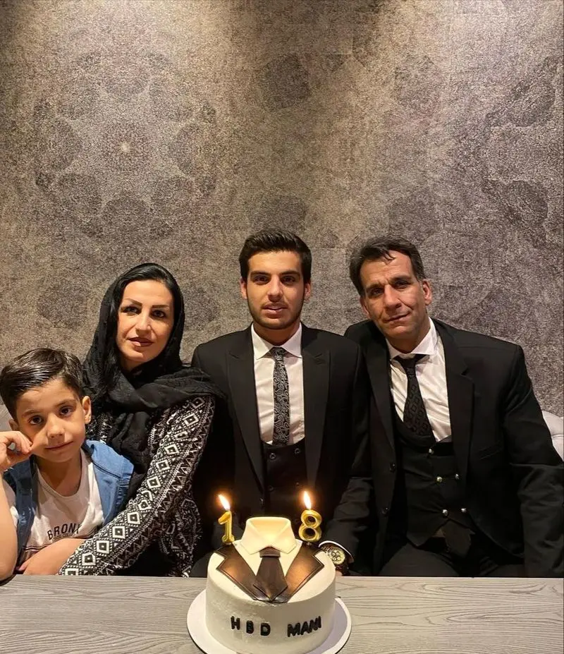 مانی رحمانی و پدر و مادرش